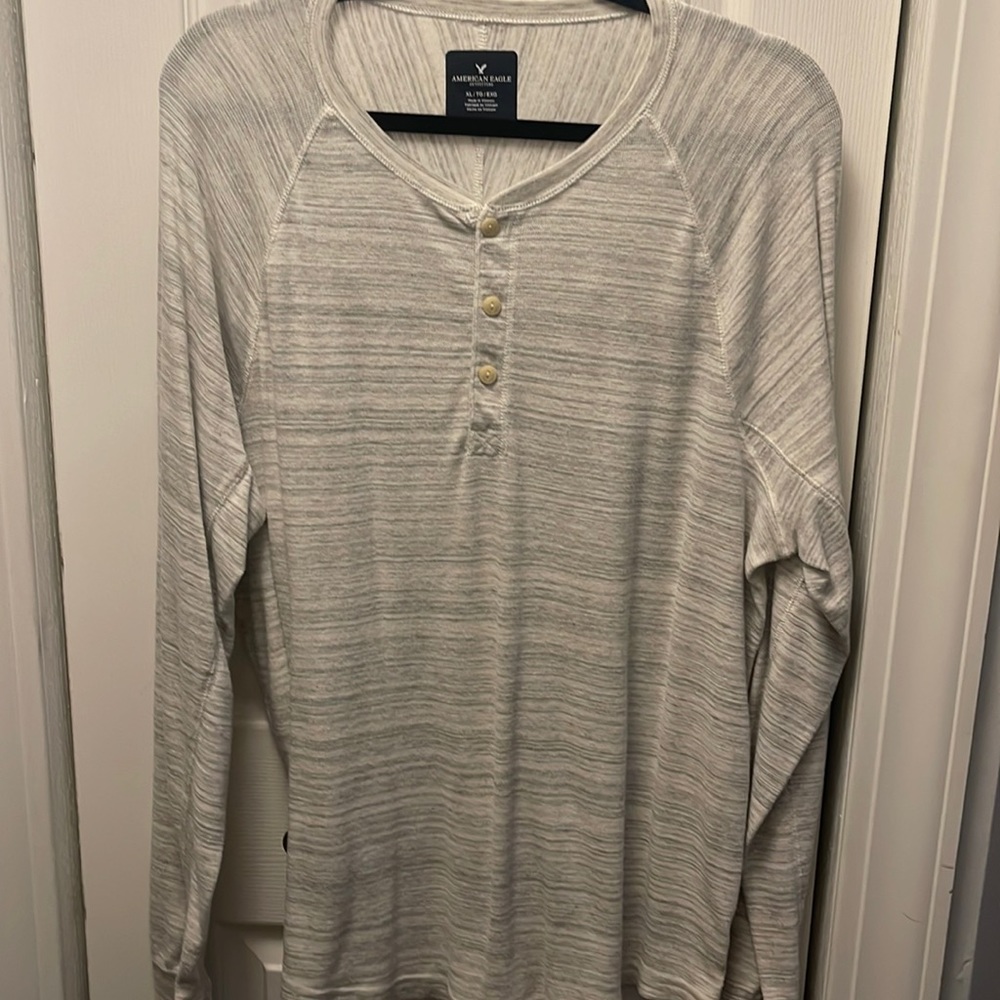 AE long sleeve Tshirt